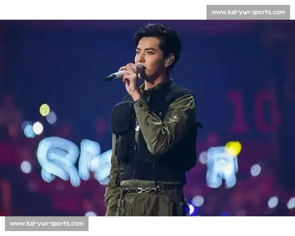 LOL季后赛舞台惊现“迷弟”观众，冲上热搜引爆全网！